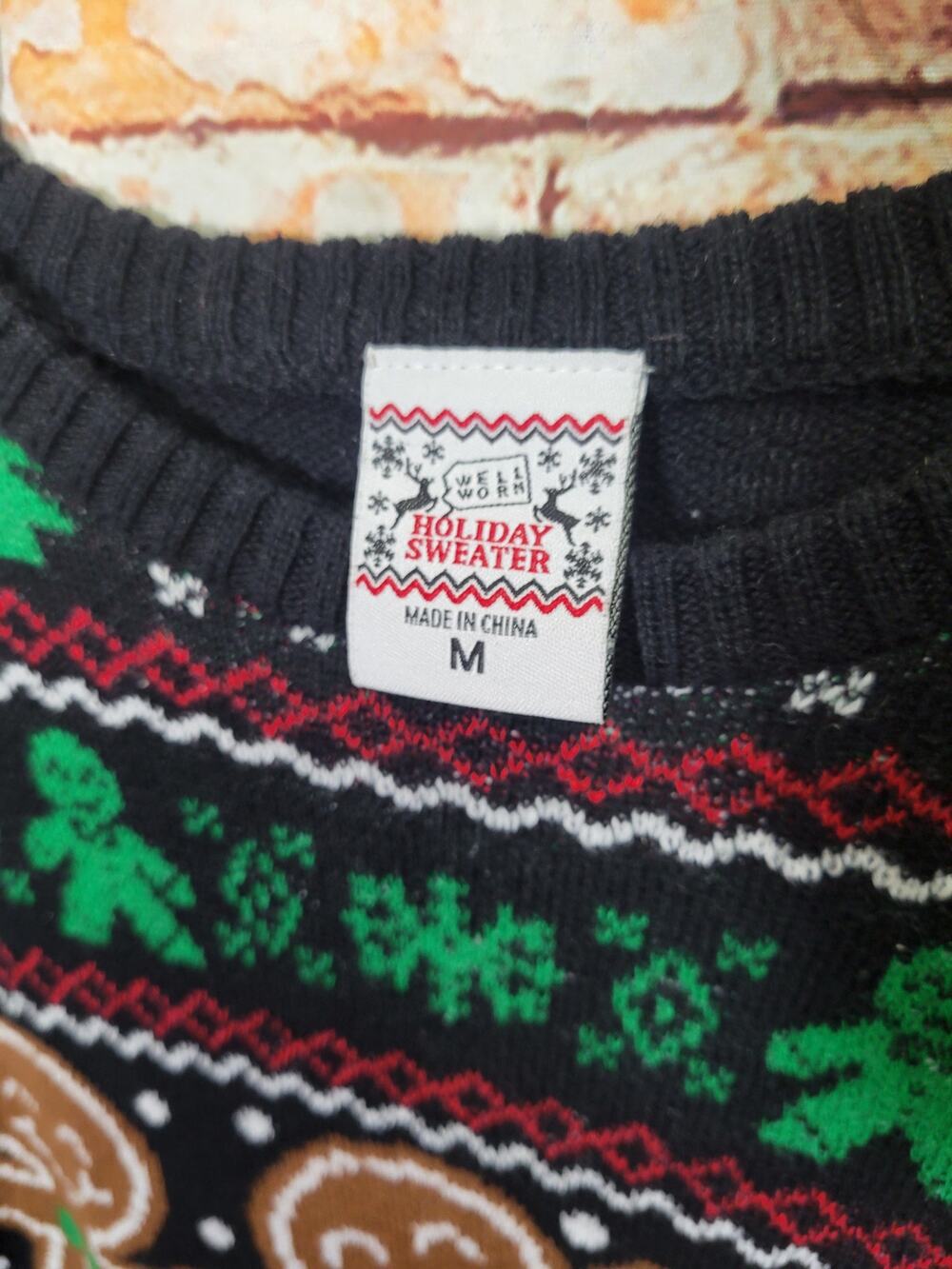 Well Worn Women's Christmas Sweater Size M Black Red Green Holiday Print